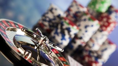 Live roulette table with Microgaming dealer and betting interface